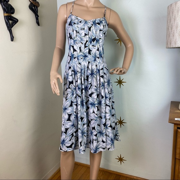 Banana Republic Dresses & Skirts - Banana republic blue floral flowy summer dress